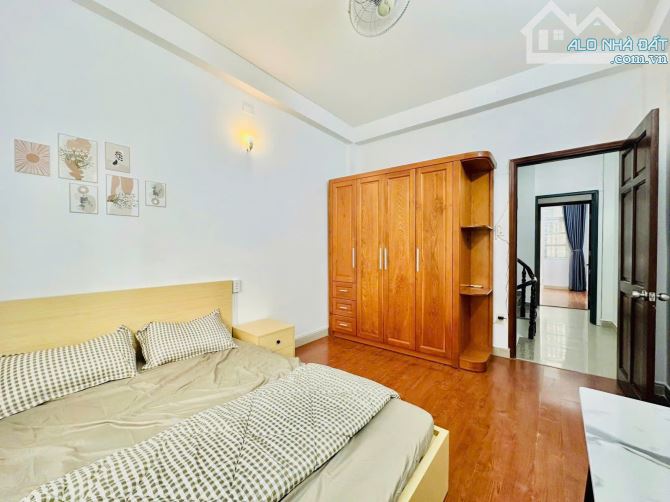 Bán nhà sát mặt tiền Huỳnh Mẫn Đạt Quận 5 đúc 5 tầng 7PN dòng tiền 29tr/th tặng nội thất - 1