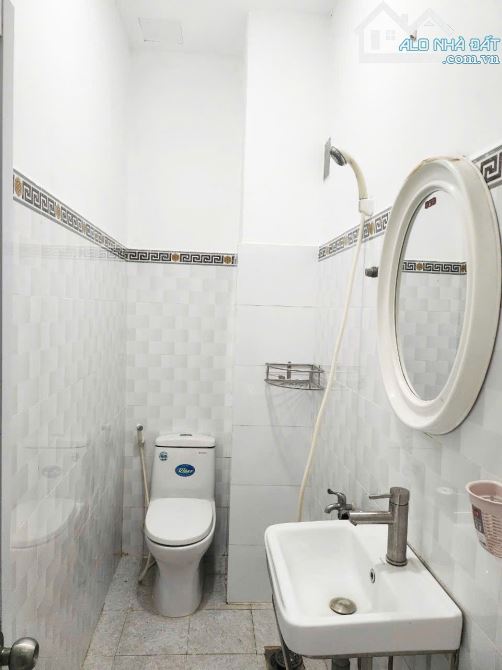 Bán nhà hẻm Dương Bá Trạc Phường 1 Quận 8. Nhà hẻm xe hơi thông thoáng, gần cầu Nguyễn Văn - 1