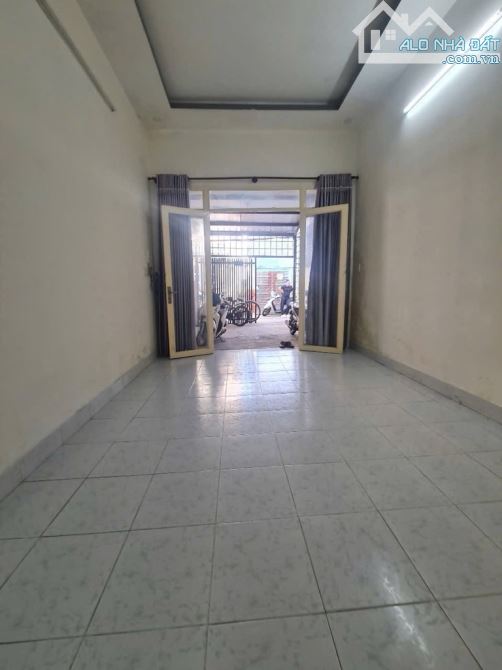NHÀ TRỆT LỬNG - DT ĐẤT 80M ( 3.6x22 ) HẺM XE HƠI CÁCH ĐƯỜNG PHÚ THUẬN 30M THẲNG 1 TRỤC - - 1
