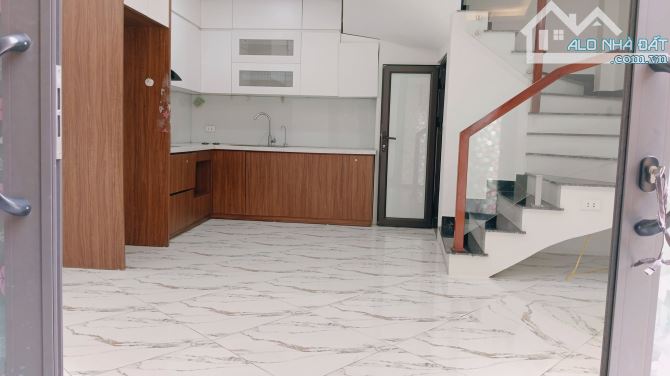 BÁN NHÀ THẠCH BÀN 40M-7 TẦNG-5MT-6 TỶ  NHÀ ĐẸP THIẾT KẾ HIỆN ĐẠI - 1