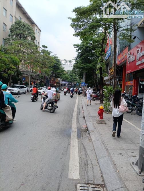 Bán nhà mặt phố Khâm Thiên phố lớn đường 2 chiều vỉ hè rộng kinh doanh văn phòng giá tốt D - 1
