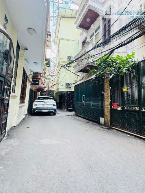 Bán Nhà Phân Lô Hào Nam, 70m2, 4T, MT 4,5m, Ô Tô Tránh Giá 22,5 Tỷ - 1