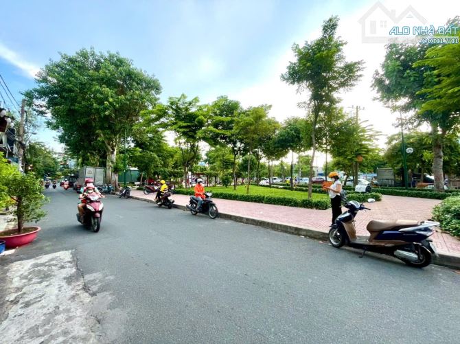 Mặt tiền kinh doanh đường Phan Văn Trị - 100m2- Đường 12M có vỉa hè- 14tỷ - 1