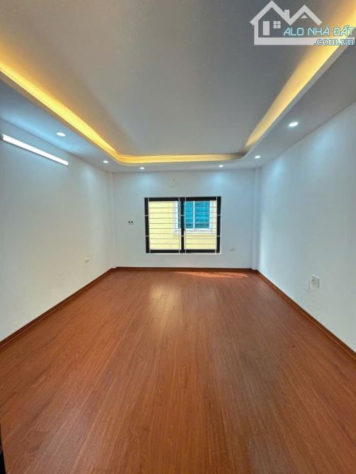 Bán nhà phố Nguyễn Văn Linh, 30m2- 5 tầng- mt4m- 5.5 tỷ, gần, bigC Long Biên - 1