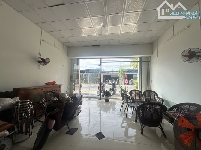 Bán nhà mặt tiền Phạm Thị Giây 120 2 lầu 6x20 chỉ 9.8 tỷ Xã Thới Tam Thôn Huyện Hóc Môn - 1