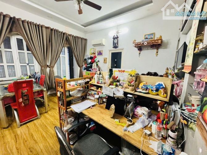 Bán nhà ngay chợ Bùi Dương Lịch Bình Hưng Hòa B Bình Tân 80m2 ,2 Tầng  nhỉnh 4 tỷ - 1