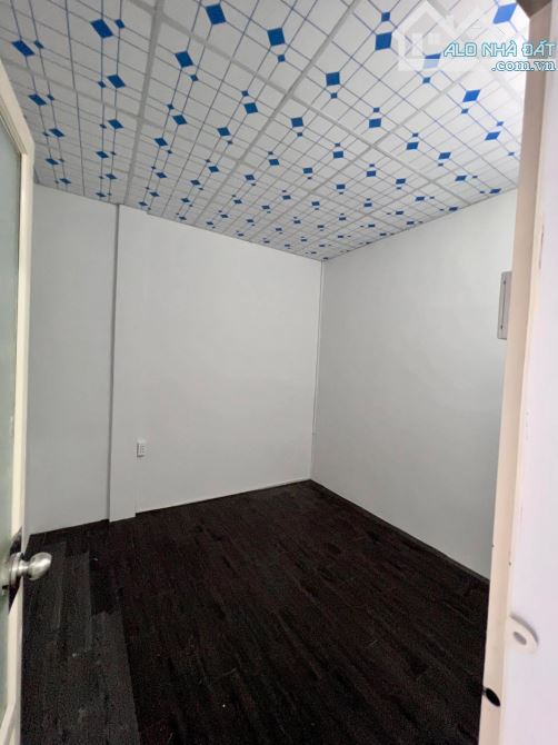NHÀ 2 TẦNG SÁT BÊN CHỢ HÓC MÔN - HẺM XE HƠI THÔNG TỨ TUNG - NGAY TRUNG TÂM HÀNH CHÍNH - ĐA - 13