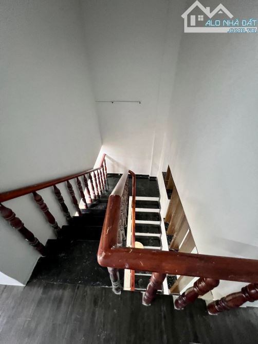 NHÀ 2 TẦNG SÁT BÊN CHỢ HÓC MÔN - HẺM XE HƠI THÔNG TỨ TUNG - NGAY TRUNG TÂM HÀNH CHÍNH - ĐA - 14