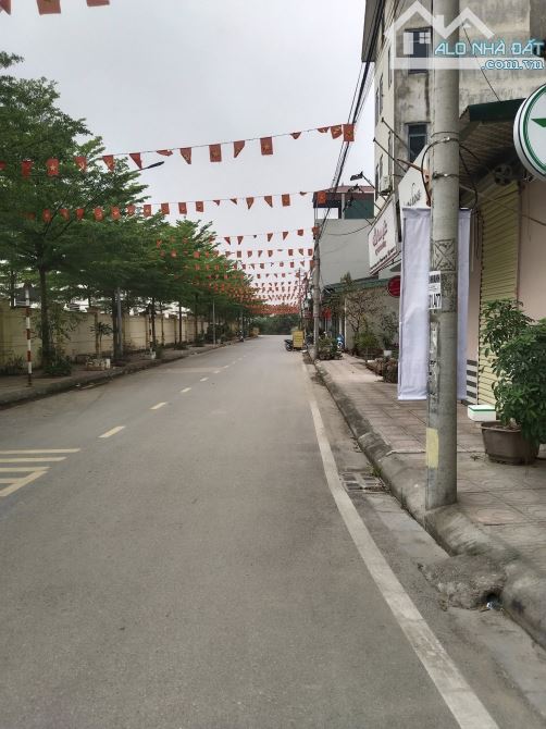 Siêu phẩm lô góc, 110m2×2T, 11 tỷ, ô tô đỗ cửa, kinh doanh đỉnh, thị trấn Phùng - 2