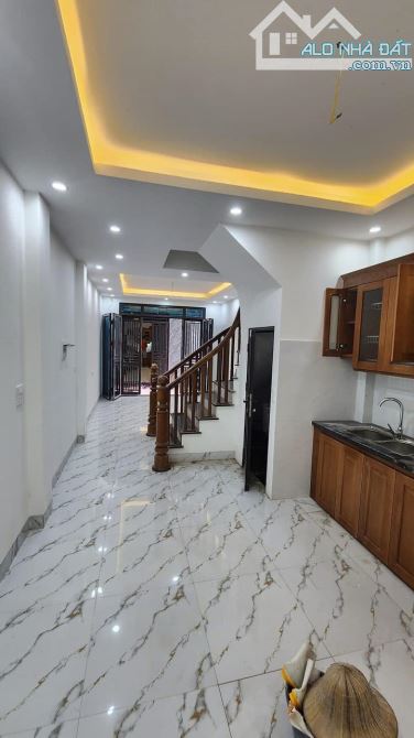 Nhà 4 tầng 36m2, 4 ngủ, ô tô đỗ ngõ, ngay ngã tư xanh đỏ Ỷ La Dương Nội, giá 4.8 tỷ - 2