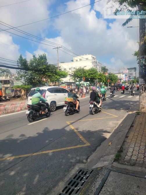 DIỆN TÍCH KHỦNG-CHO THUÊ CAO GIÁ TỐT-BÁN NHÀ 130M2-3 TẦNG-MẶT TIỀN PHAN VĂN HỚN Q.12 - 2