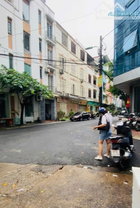 Bán nhà phố Hoàng Quốc Việt, DT 60m2, MT ~4m , 2 mặt thoáng, ngõ thông muôn ngả - 2