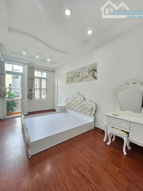 BÁN NHÀ ĐẠI TỪ GẦN HỒ LINH ĐÀM 5 TẦNG 4 PHÒNG MT 4M TRƯỚC NHÀ THOÁNG 3M - 2