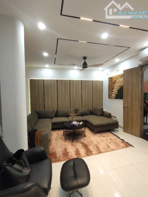 Giảm 300 tr Nguyễn Văn Cừ 54m 4 tầng chỉ hơn 9 tỷ - 2