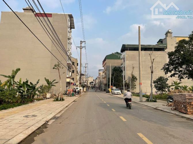 ⛳Bán Lô Giãn Dân Trục Chính Lãm Trại Mt 9.4m Dt 160m2 Giá 7.9 Tỷ - 2