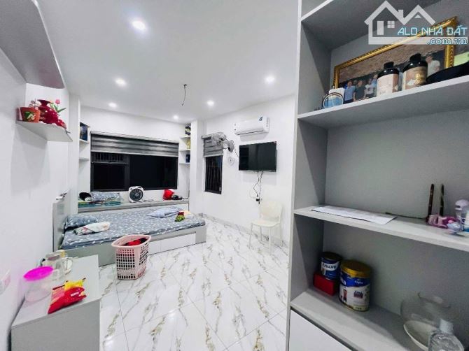 Bán nhà Mỹ Đình, dt37m, lô góc 2 thoáng, gần ô tô, full nội thất. 8,5 tỷ. - 2