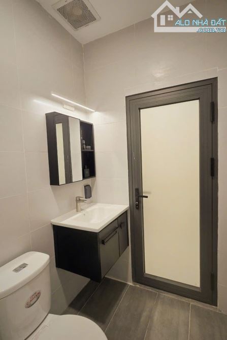 Gần Quận 1 hẻm xe hơi 5m, nở hậu tài lộc DT 60m2( 4,15/4.6x14) 5PN 5WC giá bán 11 tỷ TL - 2