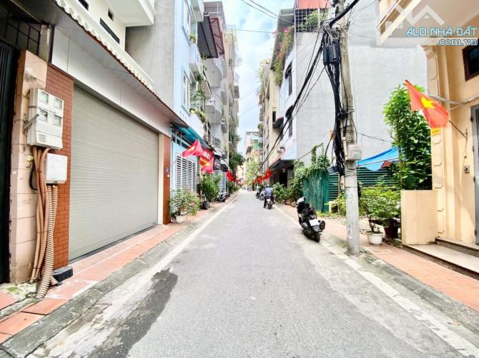 Chính chủ gửi bán nhà Trần Cung- ngõ Thông- gần phố- oto tránh- DT 44M - 2
