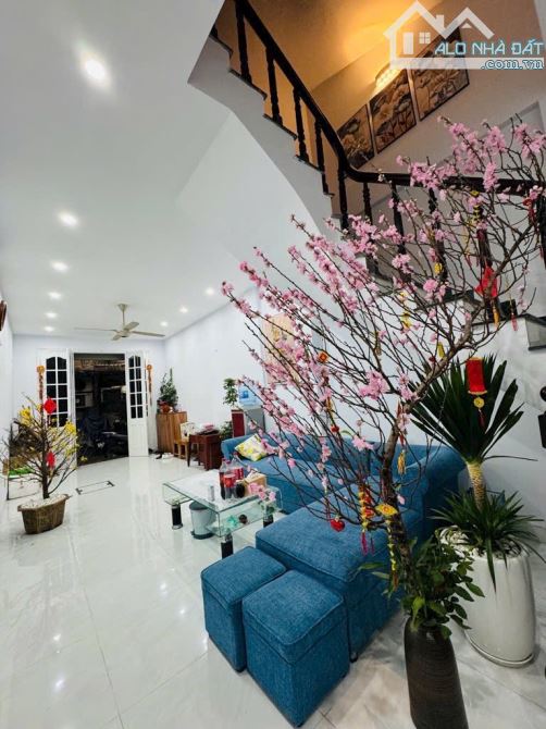15 tỷ Bán nhà Phạm Ngọc Thạch- Đống Đa 45m2, ô tô đỗ cửa, ô chờ thang máy, nhà dân xây cực - 2