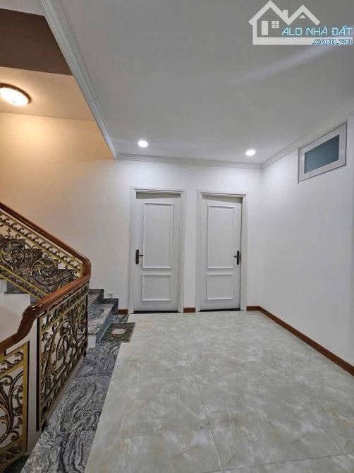 Bán Biệt thự hẻm 6m Trịnh Đình Trọng Tân Phú 8x19.5m đúc 3 lầu ST (trang bị thang máy) - 2