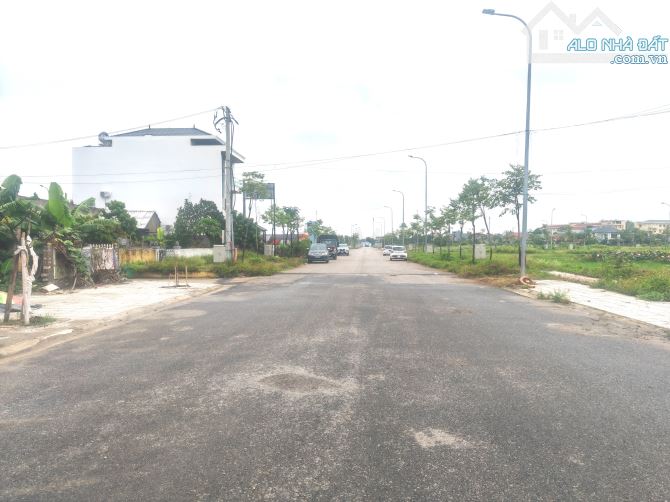 Siêu rẻ, lô góc 93,5m2 đường 20,5m phường Đông Sơn vị trí kinh doanh tốt giá đầu tư chỉ 1, - 2