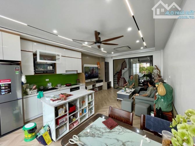 KẺ TẠNH GIANG BIÊN – 6 TẦNG – KHU PHÂN LÔ VIP – 11.2 TỶ - 2