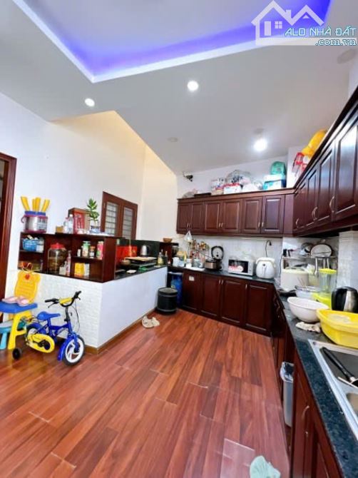 Bán Biệt thự Tôn Đản, Q4, 150m2, 10m x 15m, 4 lầu chỉ 10,8 tỷ! - 2