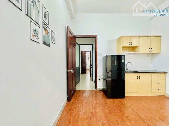 Bán nhà sát mặt tiền Huỳnh Mẫn Đạt Quận 5 đúc 5 tầng 7PN dòng tiền 29tr/th tặng nội thất - 2