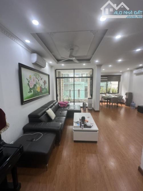 Bán gấp Nhà phố Hoàng Cầu, Đống Đa Dt 60m2 ô tô đỗ cửa giá ngoài 26 đồng - 2