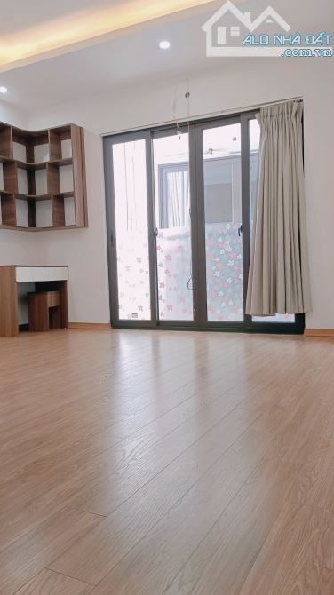BÁN NHÀ THẠCH BÀN 40M-7 TẦNG-5MT-6 TỶ  NHÀ ĐẸP THIẾT KẾ HIỆN ĐẠI - 2