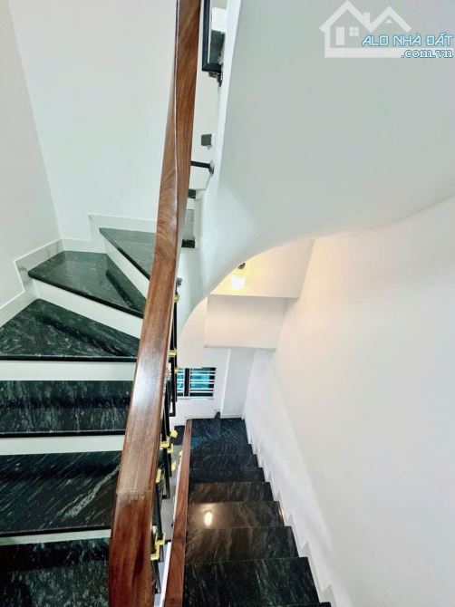NHÀ HOÀNG QUỐC VIỆT – 5 TẦNG – Ô TÔ ĐỖ GẦN NHÀ – CẠNH ĐƯỜNG LÁNG - 10 TỶ - 2