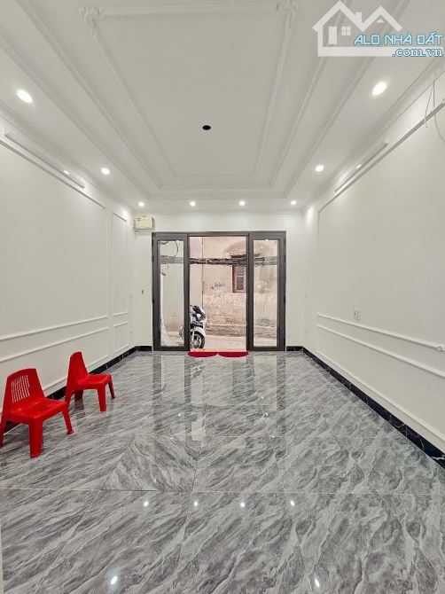 Bán nhà Lê Thanh Nghị 39m2, 5T, mt 4m lô góc, thang máy, gần phố, sổ đẹp. Giá 11.6 tỷ CTL - 2