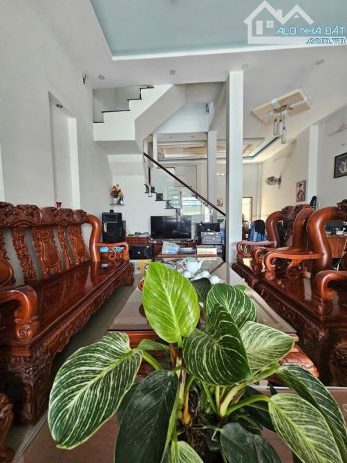 Bán nhà mặt tiền Phạm Thị Giây 120 2 lầu 6x20 chỉ 9.8 tỷ Xã Thới Tam Thôn Huyện Hóc Môn - 2