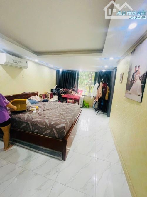 Bán gấp tập thể B2 195 Đội Cấn💥2 Ngủ+WC💥Sổ riêng💥Nhà đẹp ở luôn💥Oto đỗ💥2.9 Tỷ - 2