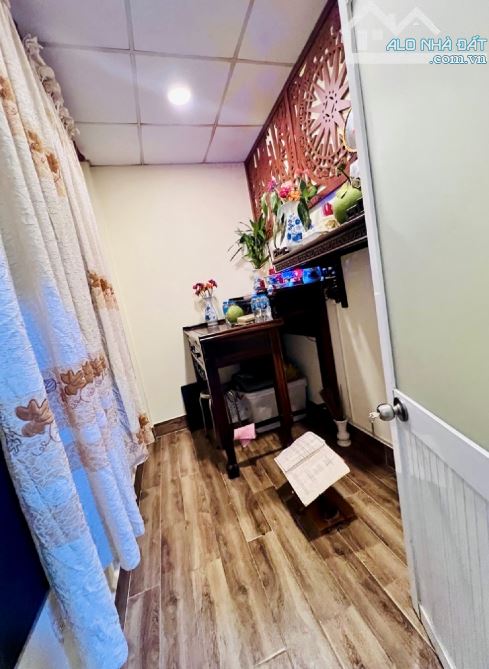 BÁN NHÀ 2 TẦNG GẦN CHỢ ĐẦU MỐI HÓC MÔN - GẦN VÀNH ĐAI 3 - SỔ HỒNG RIÊNG - CHỈ 5.X TỶ - 2