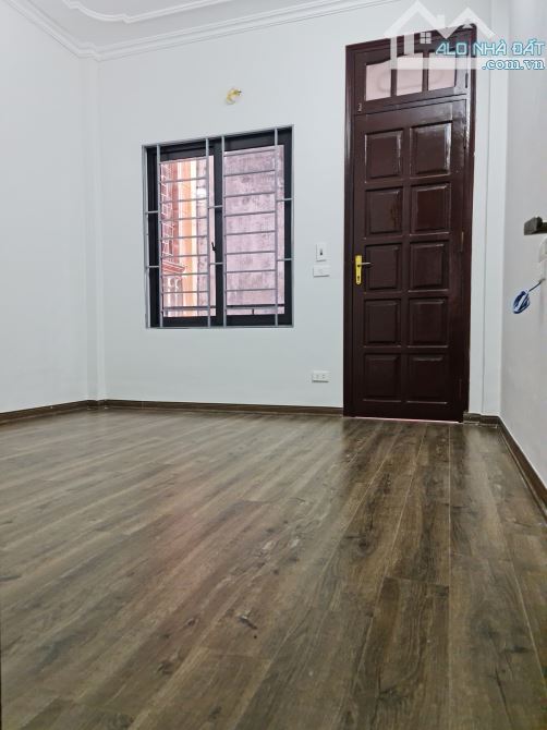 Nhà Chủ Tự Xây Phố Đội Cấn, Ngõ Ba Gác, DT 42m2*4T, MT 3.5m, Giá 8.1 Tỷ. - 2