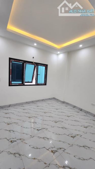 Nhà 4 tầng 36m2, 4 ngủ, ô tô đỗ ngõ, ngay ngã tư xanh đỏ Ỷ La Dương Nội, giá 4.8 tỷ - 3