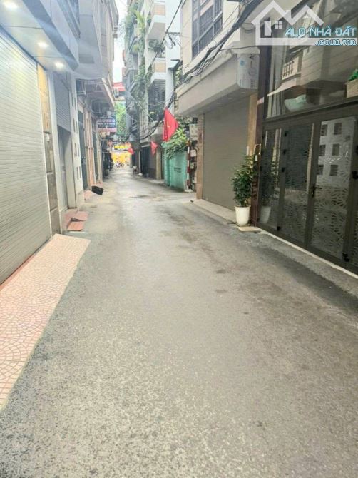 BÁN NHÀ PHÂN LÔ CẦU GIẤY - NHÀ ĐẸP LONG LANH - THANG MÁY - Ô TÔ - DT 46M2, 6 TẦNG, 16 TỶ - 3
