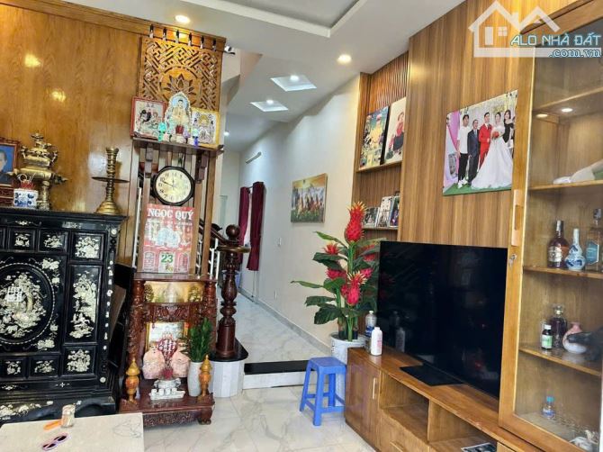 Bán Nhà Đẹp 125m2, 5PN - Ngang 7,5m - Lê Văn Lương - Gần Cầu Gạch Tôm - Chỉ 3 Tỷ - 3