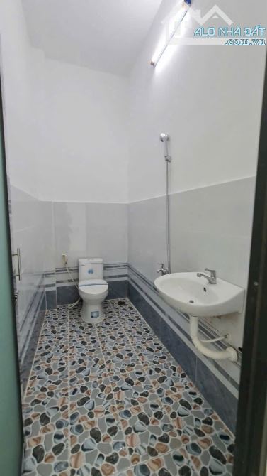 Bán nhà 2 lầu Mặt Tiền Đường Long Phú,  Tân Kim, thị trấn Cần Giuộc:  DT 100m2 - 3