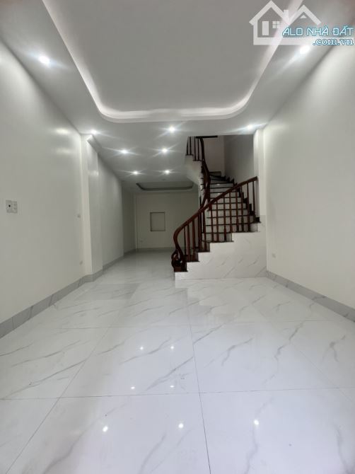 BÁN NHÀ MỚI 4 TẦNG TT HÀNH CHÍNH HOÀI ĐỨC , SÁT QL32 , OTO ĐỖ CỬA - 3