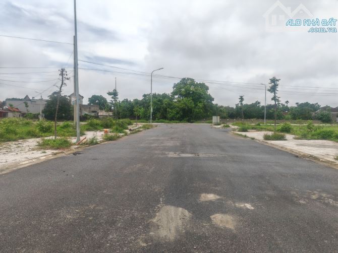 Siêu rẻ, lô góc 93,5m2 đường 20,5m phường Đông Sơn vị trí kinh doanh tốt giá đầu tư chỉ 1, - 3