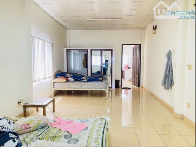Bán nhà mt Nguyễn Văn Cừ Q5 - Diện tích lớn (4.4x46) 3 tầng - Tiện xây mới tòa nhà VP - 3