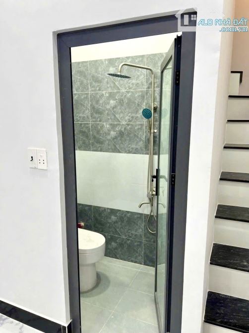 Nhà Đẹp 3 Tầng - Mặt Tiền Đường Nhánh Cầu Tân Thuận - Khu Sầm Uất - 4 TỶ5 - 3