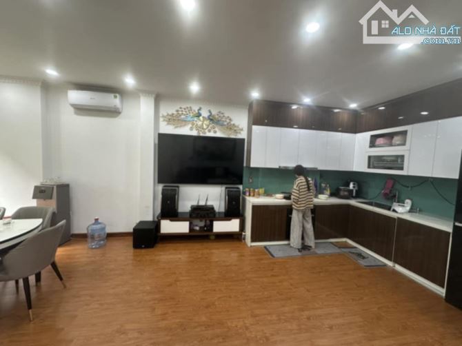 Bán gấp Nhà phố Hoàng Cầu, Đống Đa Dt 60m2 ô tô đỗ cửa giá ngoài 26 đồng - 3
