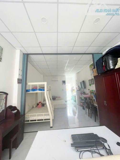 Bán nhà hẻm Dương Bá Trạc Phường 1 Quận 8. Nhà hẻm xe hơi thông thoáng, gần cầu Nguyễn Văn - 3