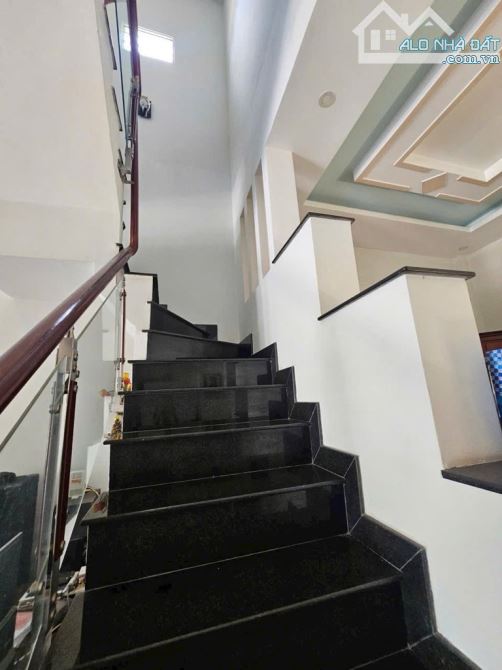 Bán nhà mặt tiền Phạm Thị Giây 120 2 lầu 6x20 chỉ 9.8 tỷ Xã Thới Tam Thôn Huyện Hóc Môn - 3