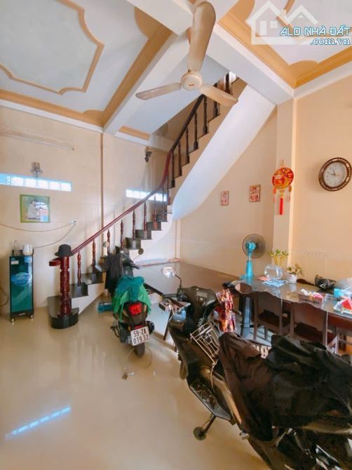 BÁN NHÀ MẶT TIỀN KINH DOANH 462M2 - LÊ VĂN LƯƠNG - VỊ TRÍ VÀNG - NGANG 17.8M- CHỈ 14 TỶ - 4