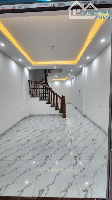 Nhà 4 tầng 36m2, 4 ngủ, ô tô đỗ ngõ, ngay ngã tư xanh đỏ Ỷ La Dương Nội, giá 4.8 tỷ - 4