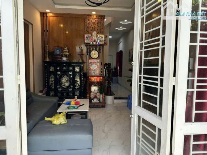 Bán Nhà Đẹp 125m2, 5PN - Ngang 7,5m - Lê Văn Lương - Gần Cầu Gạch Tôm - Chỉ 3 Tỷ - 4